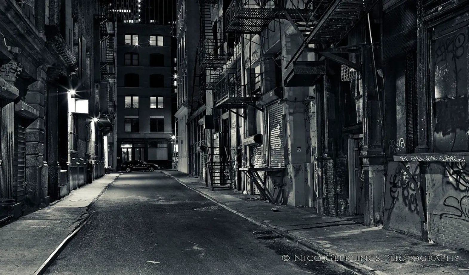 Photo Cortlandt Alley